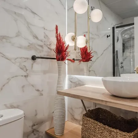 Designed Minimalist - Center By Rems Malaga